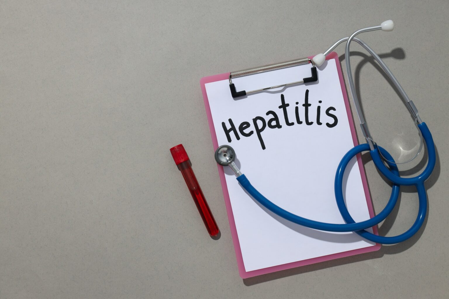 Uganda amplía acceso gratuito a pruebas y vacunas de hepatitis B (julio 2023)